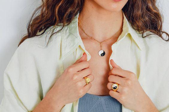 The Ultimate Guide to Jewellery Trends for SS23 - Anna Lou of London